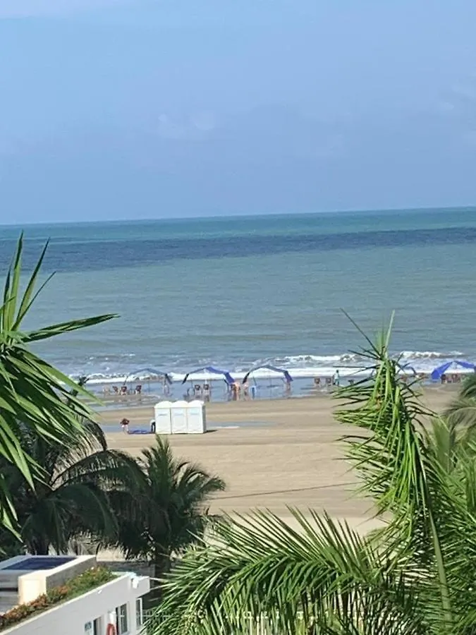 Edificio Frente Al Mar Con Playas Tranquilas Cartagena