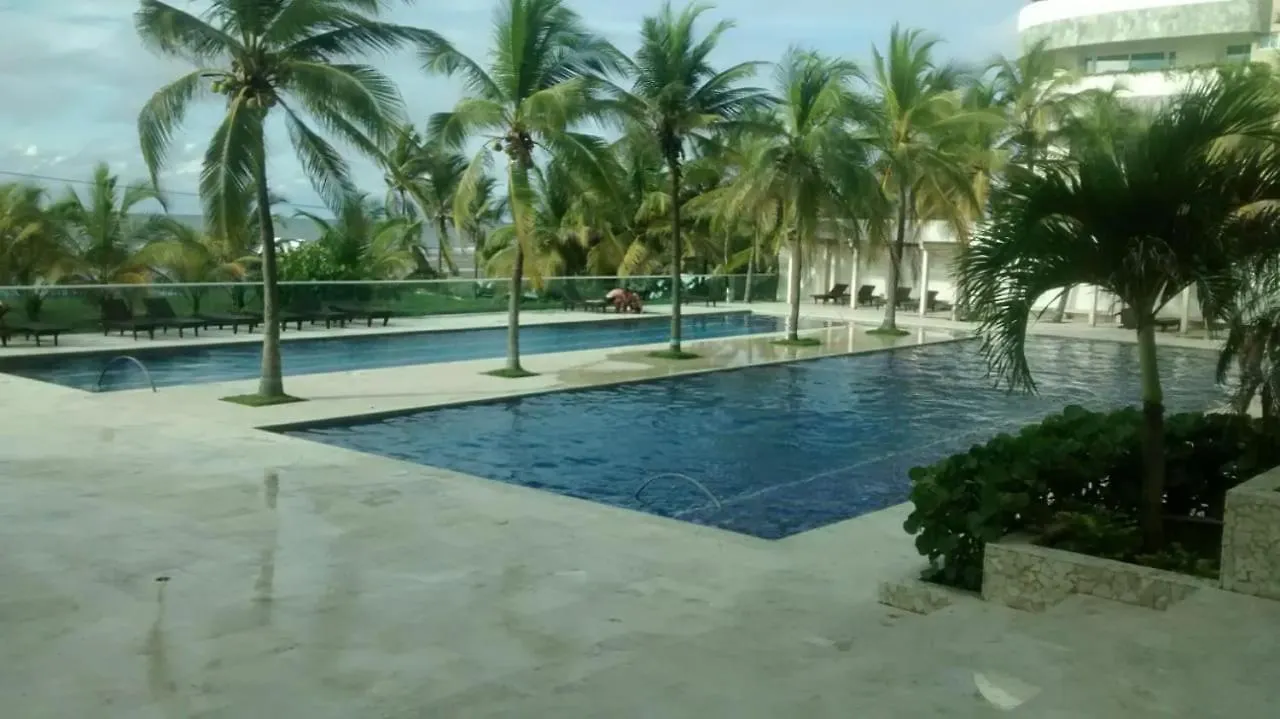 Edificio Frente Al Mar Con Playas Tranquilas Cartagena Colombia
